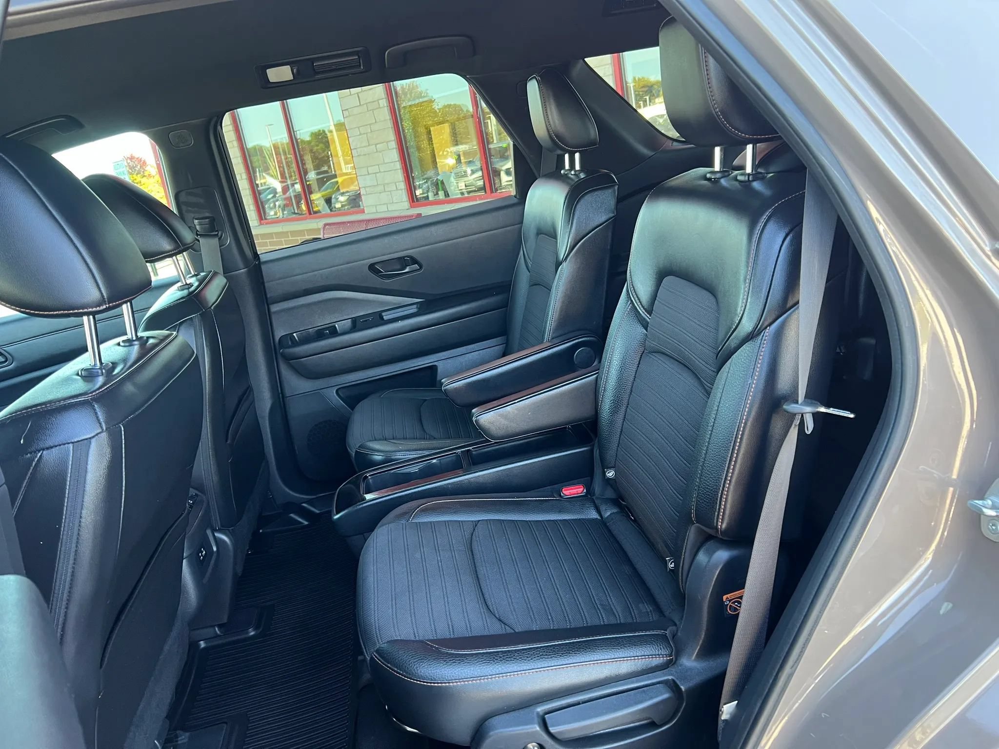 Used 2023 Nissan Pathfinder SV AWD/4WD image 9