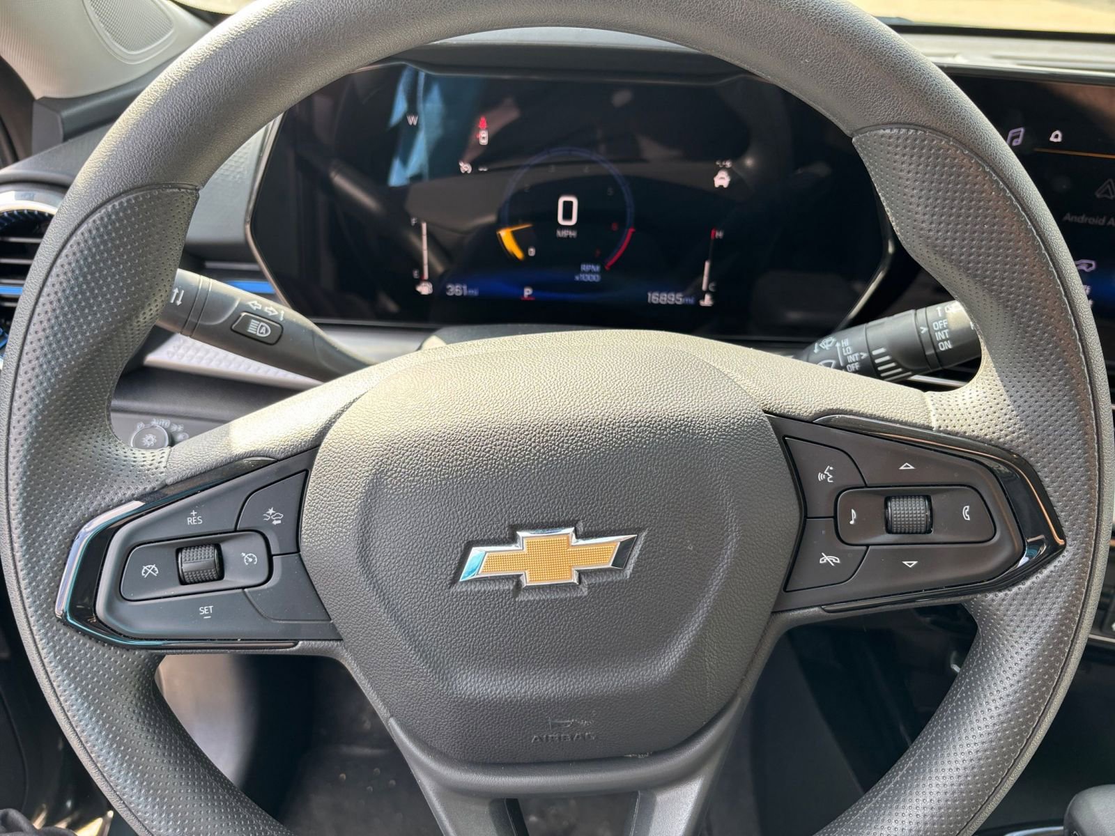 Used 2025 Chevrolet Trax LT image 27