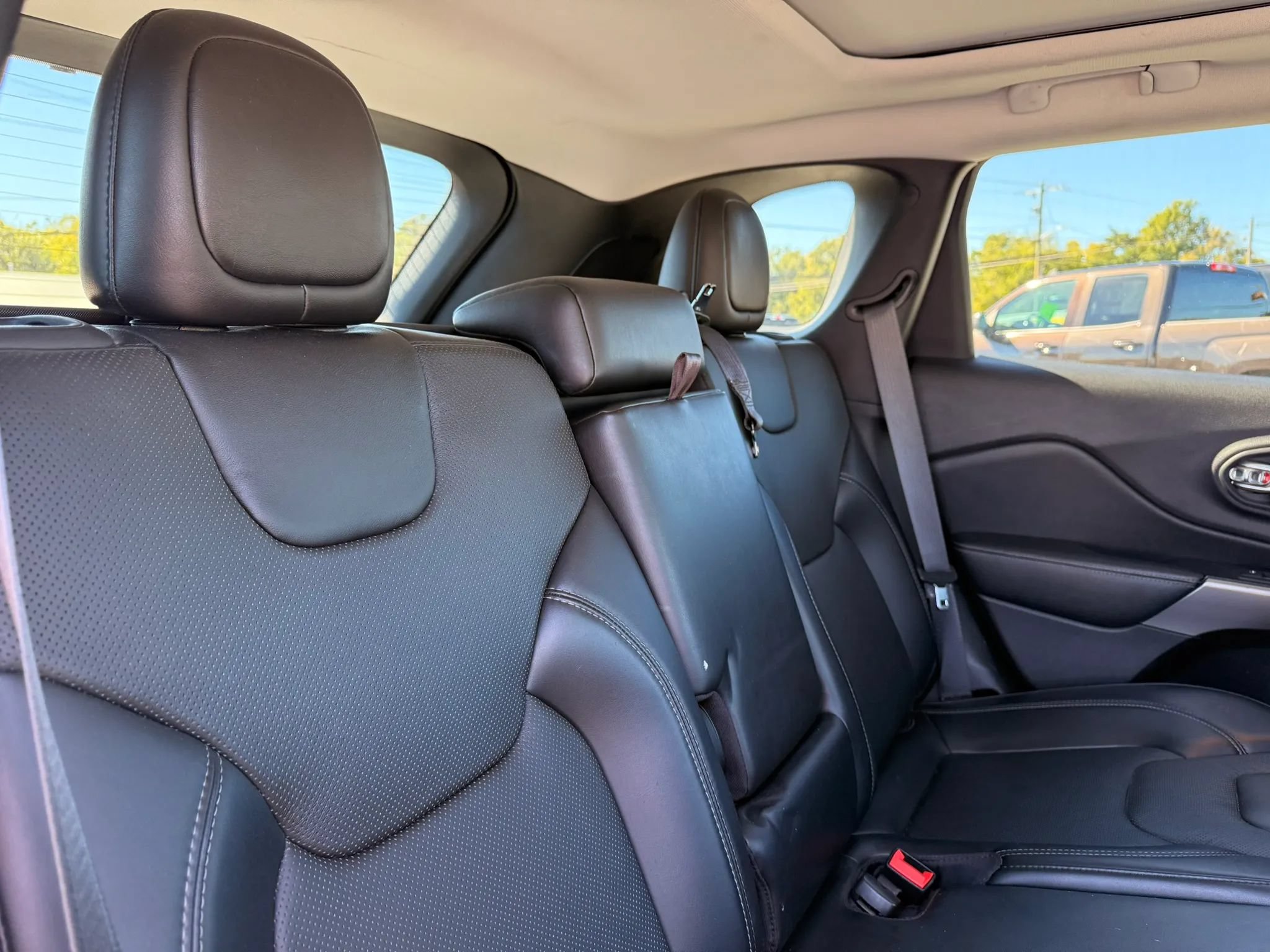 Used 2021 Jeep Cherokee Limited AWD/4WD image 34