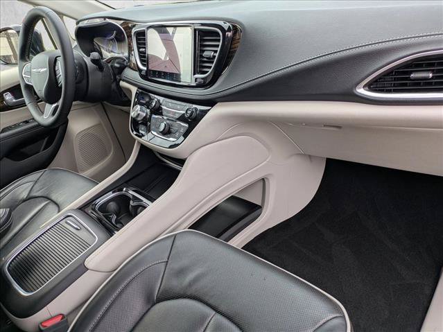 Used 2024 Chrysler Pacifica Limited FWD image 22