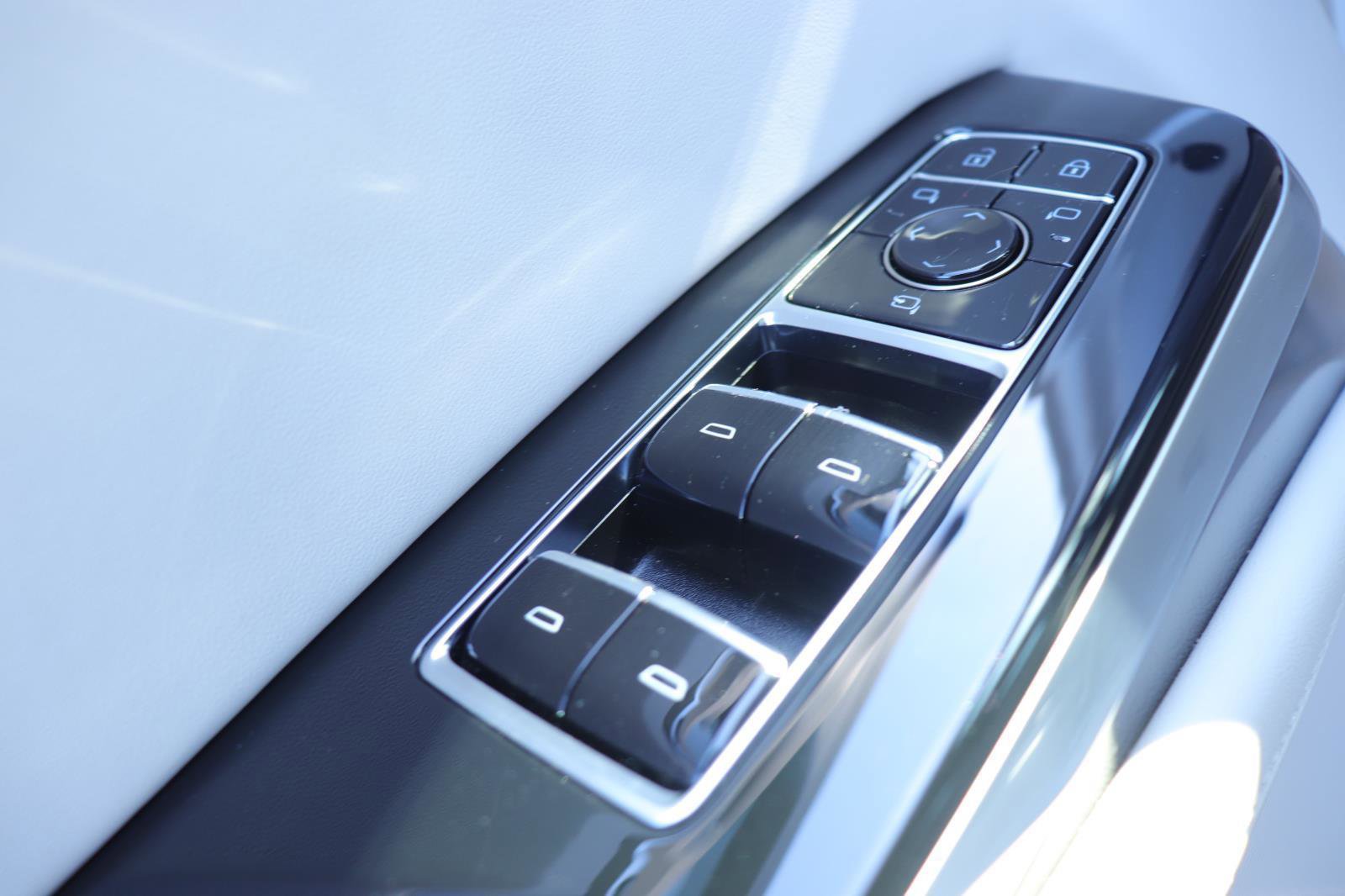 Used 2025 Cadillac Escalade Sport Platinum w/ LPO, Floor Liner Package AWD/4WD image 27