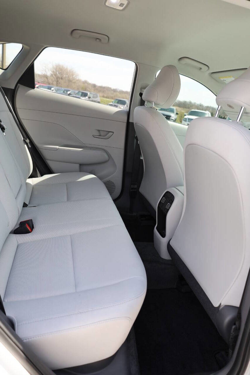 Used 2025 Hyundai Kona SEL FWD image 16