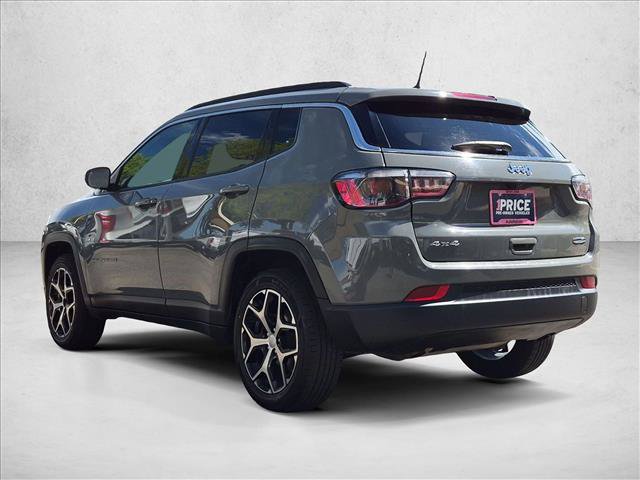 Used 2024 Jeep Compass Latitude AWD/4WD image 8