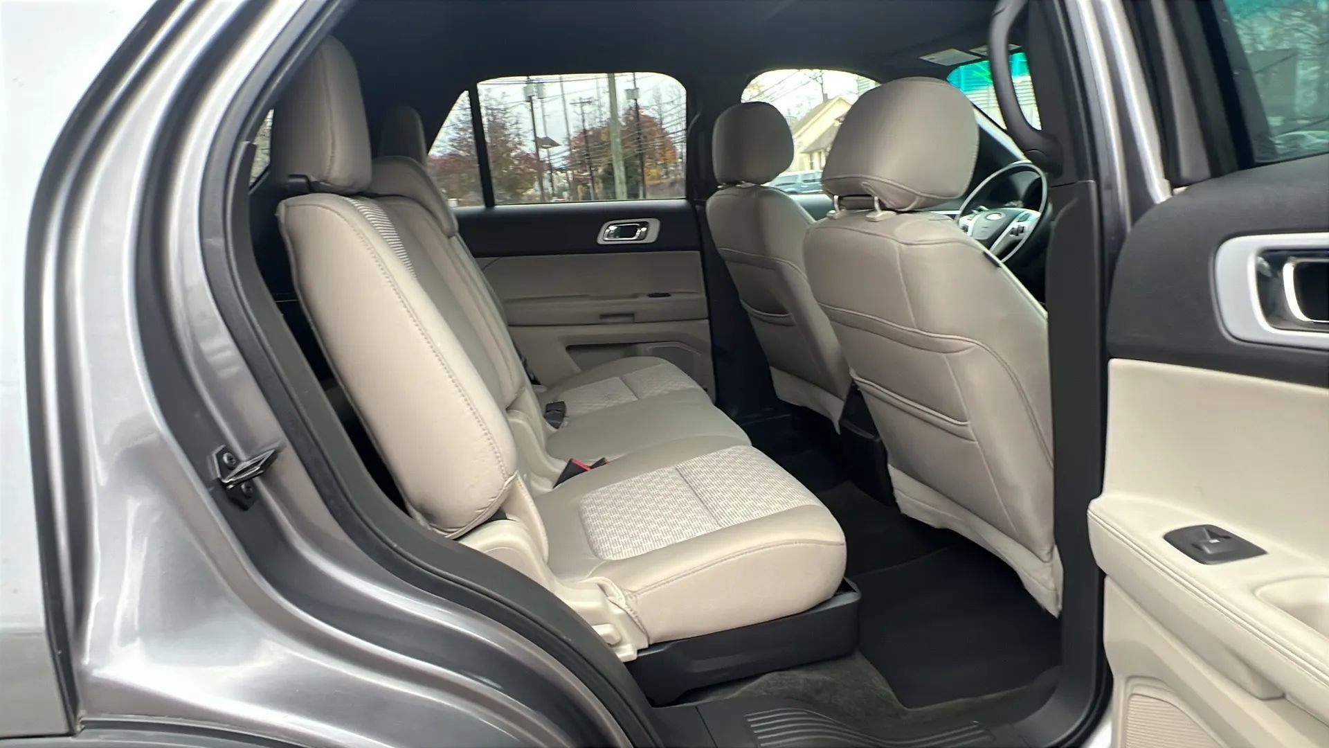 Used 2014 Ford Explorer XLT image 29