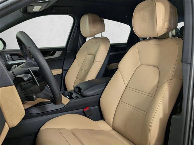 Certified 2025 Porsche Cayenne Coupe image 5