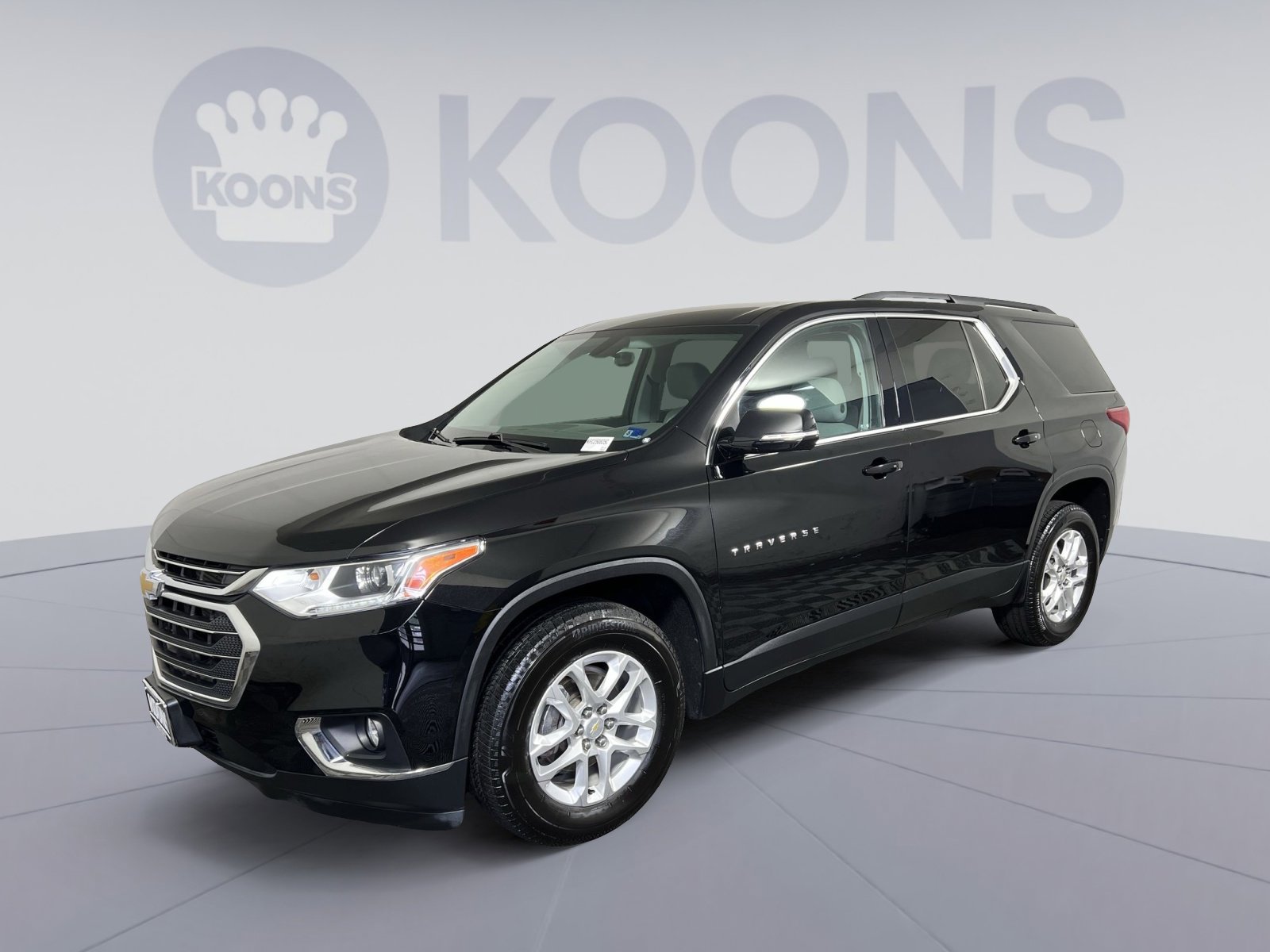 Used 2020 Chevrolet Traverse LT FWD image 1