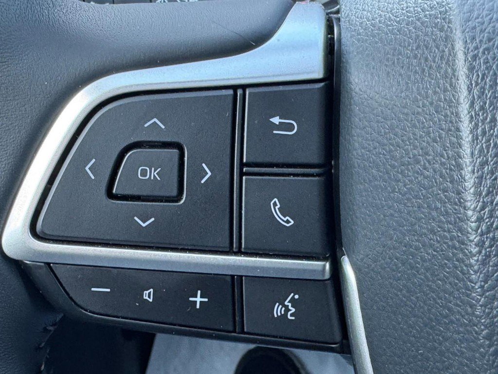 Certified 2025 Toyota Highlander XLE image 17