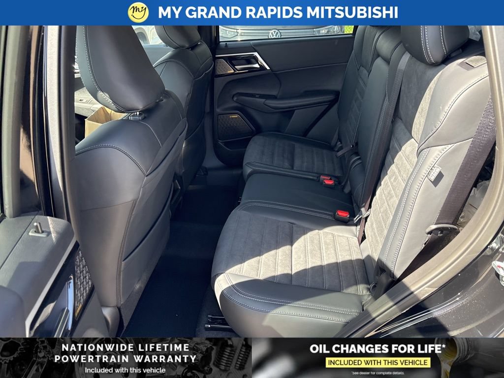 New 2026 Mitsubishi Outlander SE AWD/4WD image 12