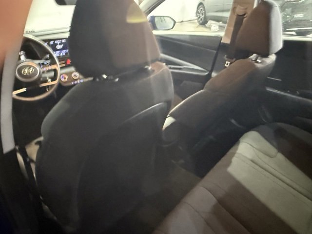 Used 2021 Hyundai Elantra SE image 25