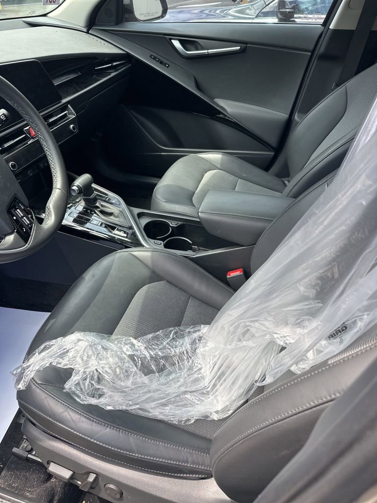 Certified 2023 Kia Niro EX Touring FWD image 10
