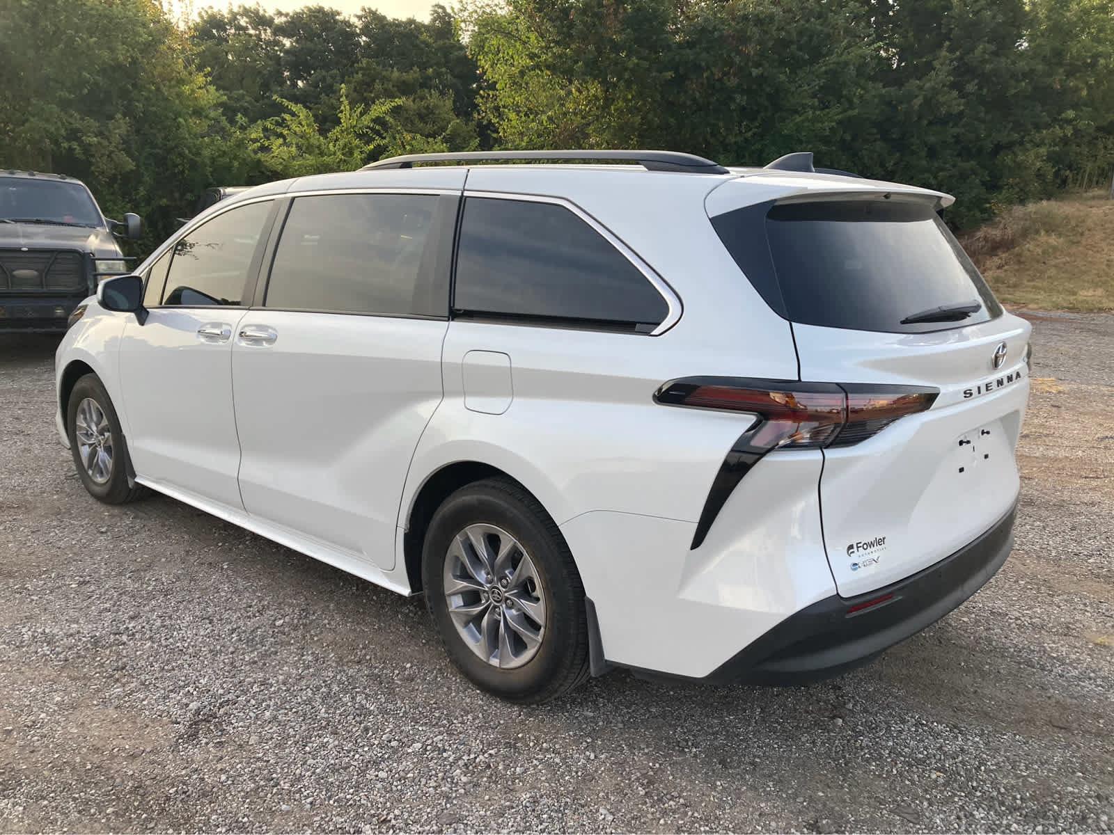 Used 2026 Toyota Sienna XLE FWD image 6