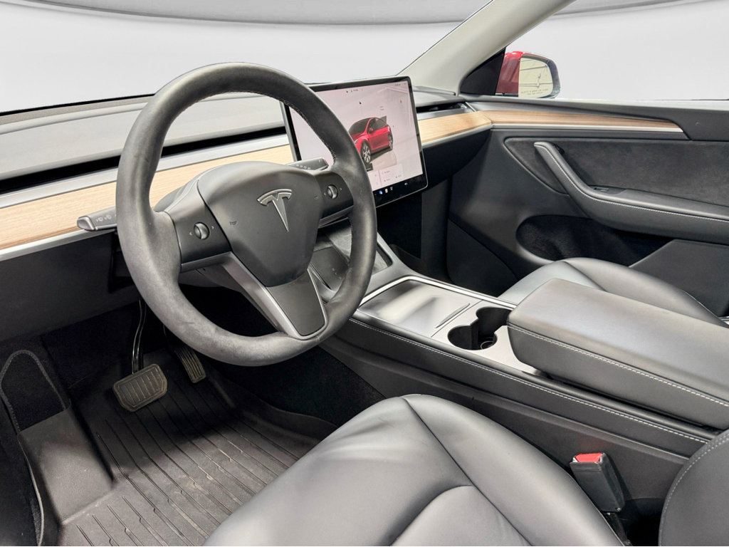 Used 2024 Tesla Model Y Long Range AWD/4WD image 16