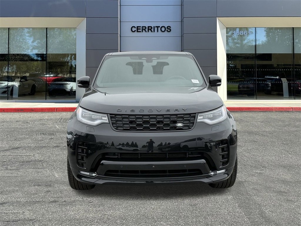 New 2025 Land Rover Discovery Dynamic SE image 2