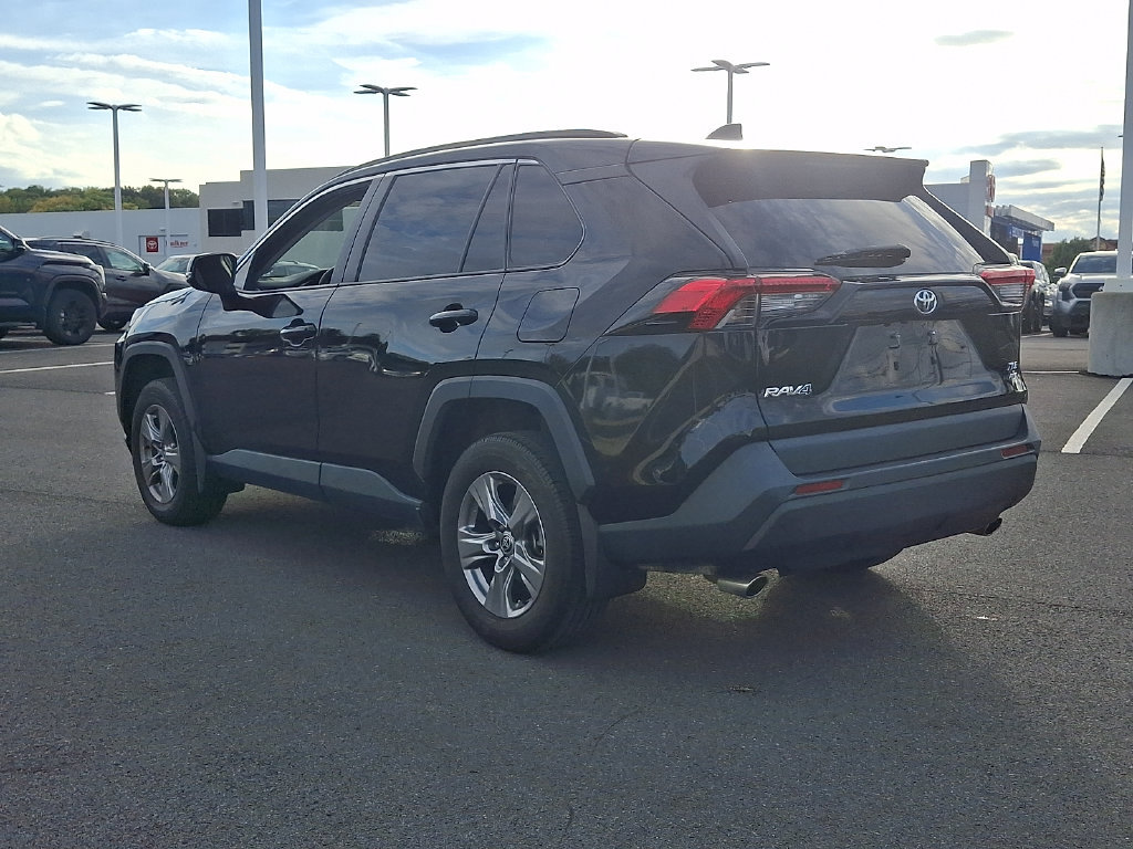 Used 2024 Toyota RAV4 XLE AWD/4WD image 4