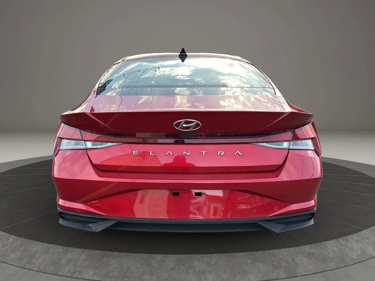 Used 2021 Hyundai Elantra SE image 6