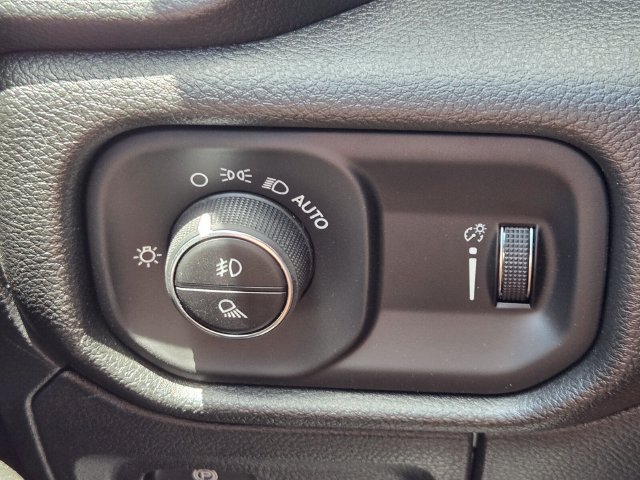 New 2026 RAM 1500 Express AWD/4WD image 22