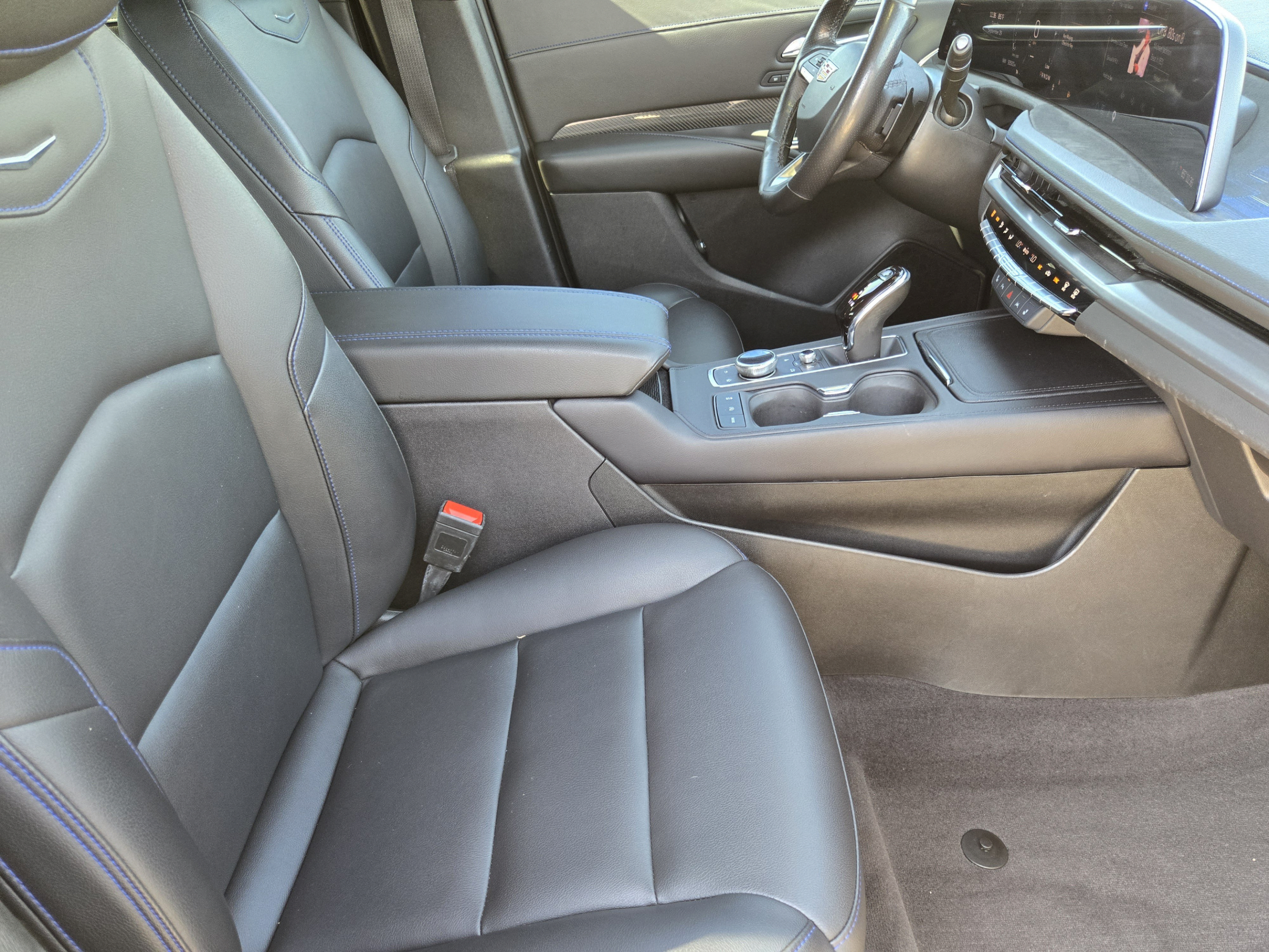 Used 2024 Cadillac XT4 Sport w/ Cold Weather Package FWD image 10