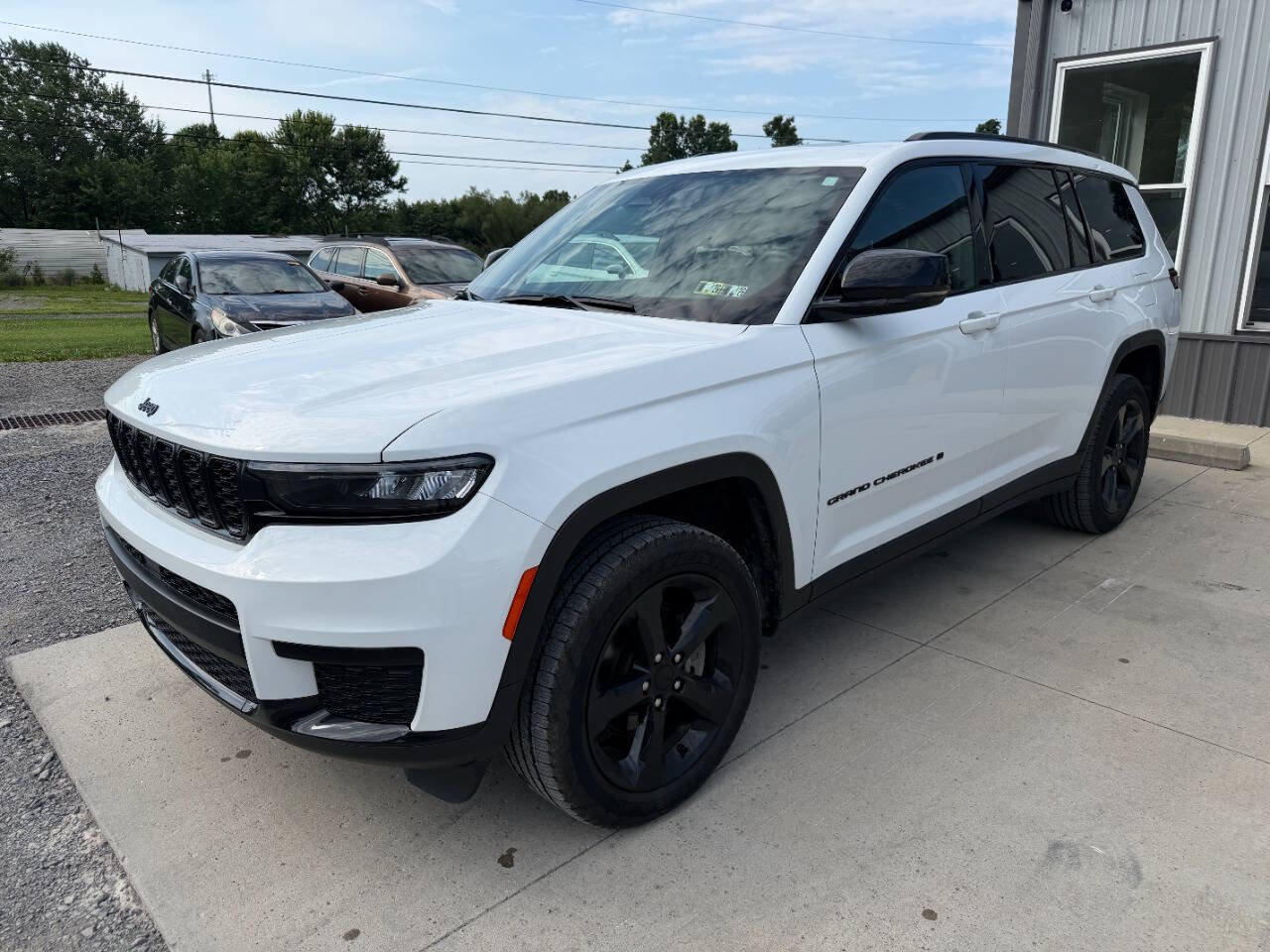 Used 2022 Jeep Grand Cherokee L Laredo AWD/4WD image 3