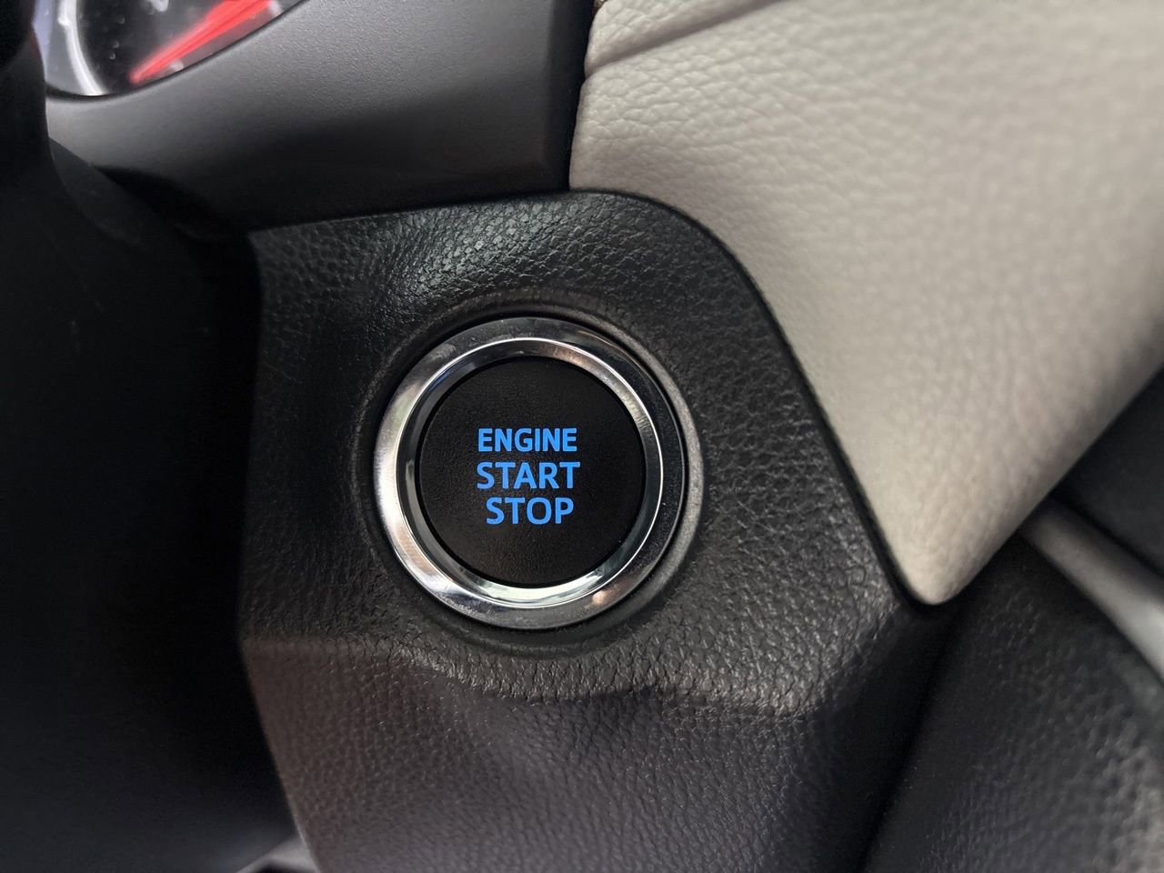 Used 2021 Toyota RAV4 XLE w/ Convenience Package image 17