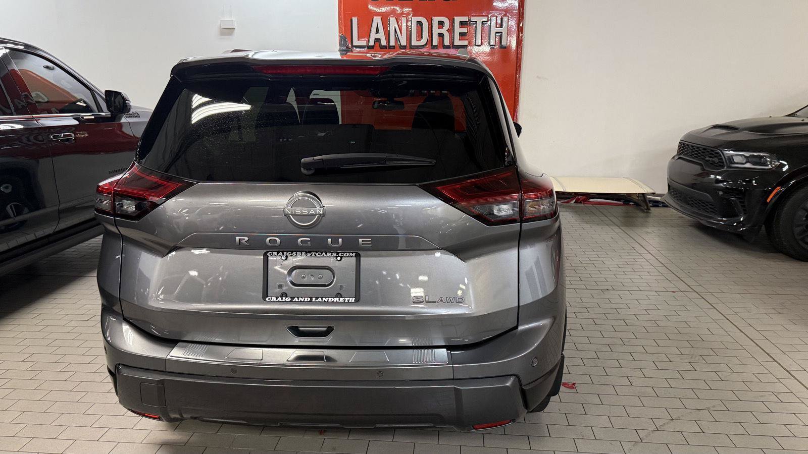 Used 2025 Nissan Rogue SL AWD/4WD image 7