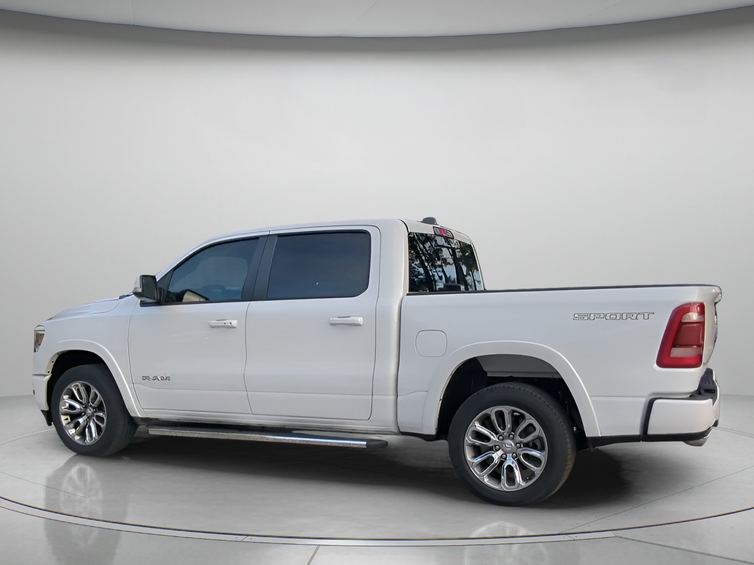 Used 2022 RAM 1500 Laramie w/ Sport Appearance Package AWD/4WD image 16