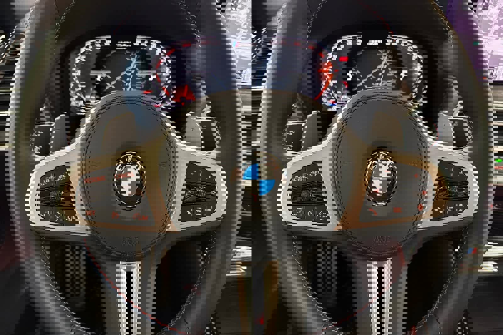 Used 2025 BMW X4 M40i image 24