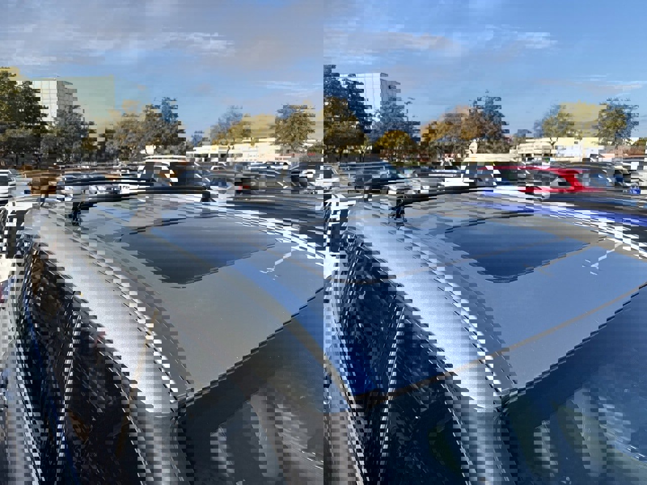 Used 2021 Toyota Highlander XLE image 3