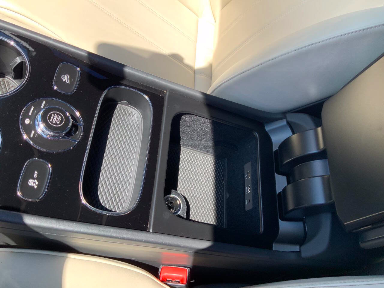 Used 2019 Bentley Bentayga AWD/4WD image 22