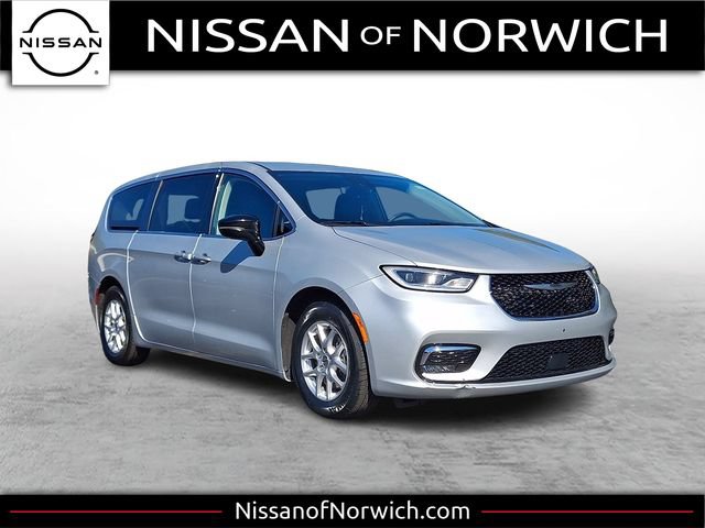 Used 2024 Chrysler Pacifica Touring-L FWD image 1