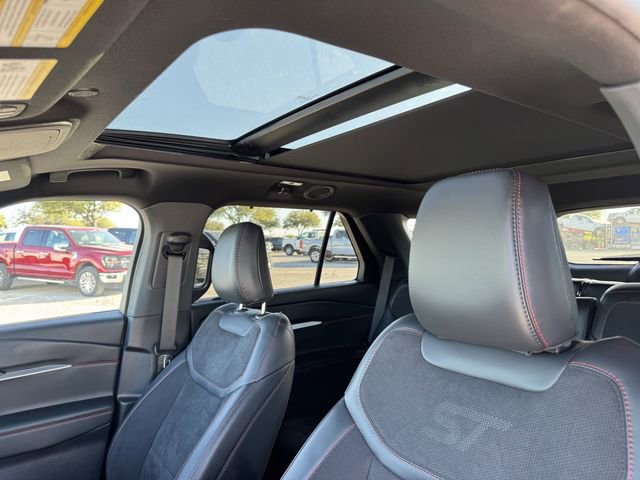 Used 2025 Ford Explorer ST image 33