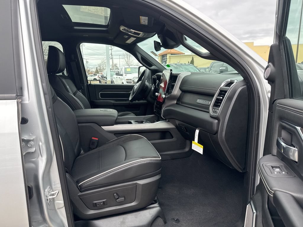 New 2026 RAM 2500 Laramie AWD/4WD image 31