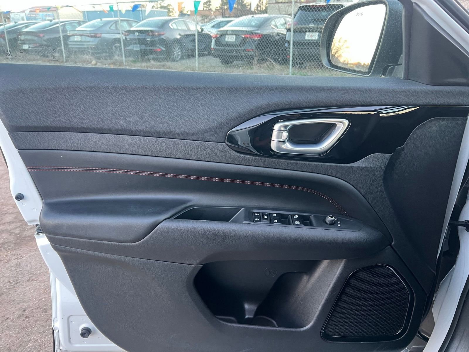 Used 2025 Jeep Compass Trailhawk image 18