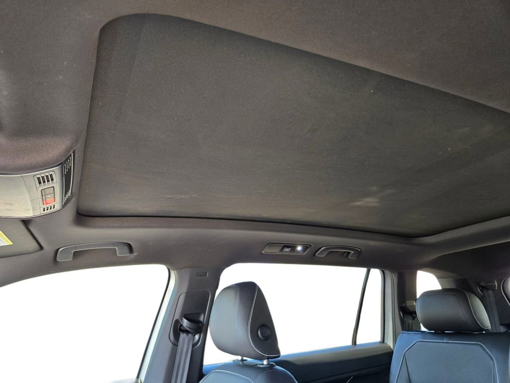 Used 2022 Volkswagen Tiguan SE R-Line image 19