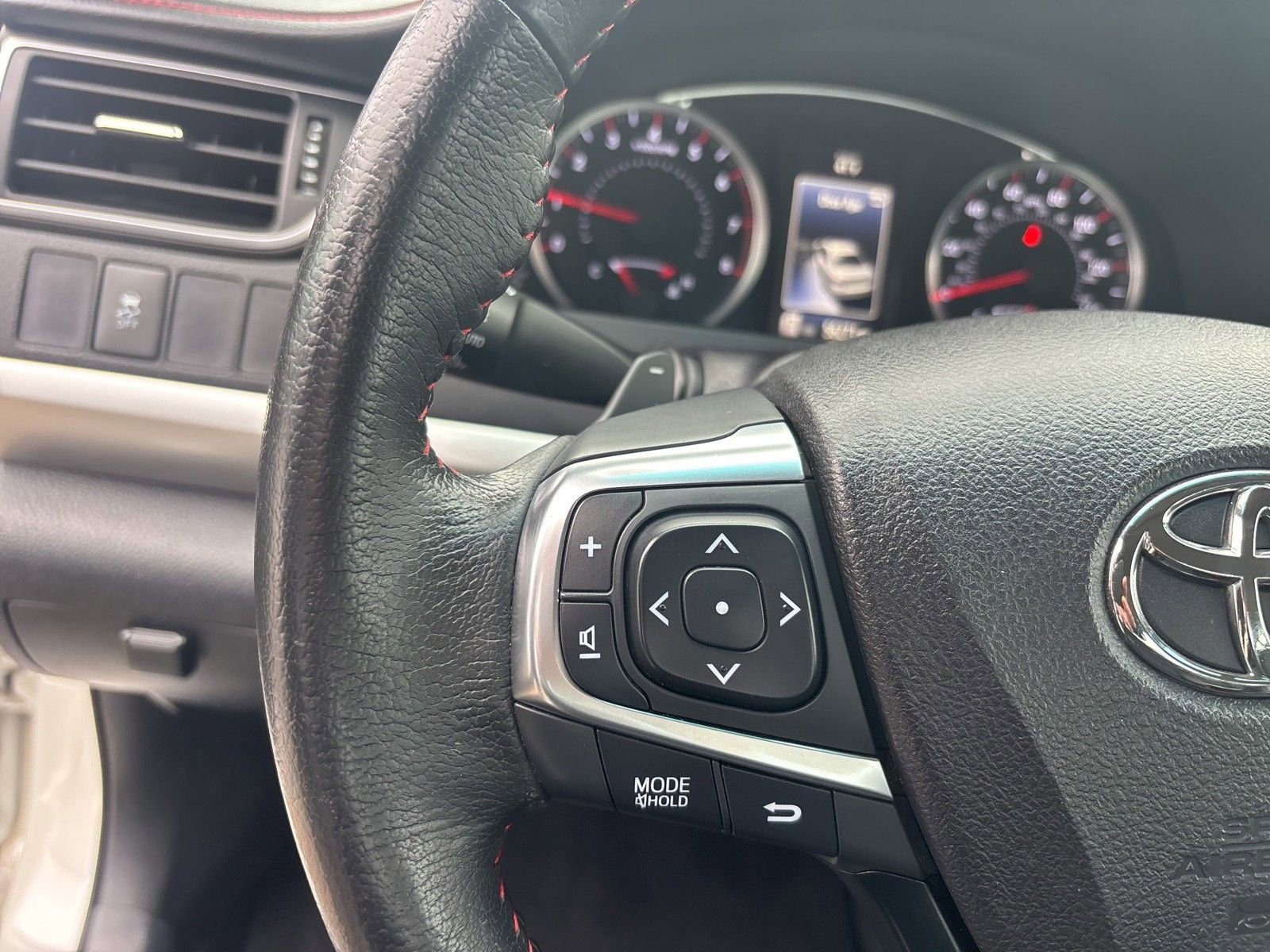 Used 2015 Toyota Camry SE image 19