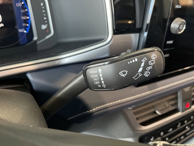 New 2026 Volkswagen Taos SEL image 18