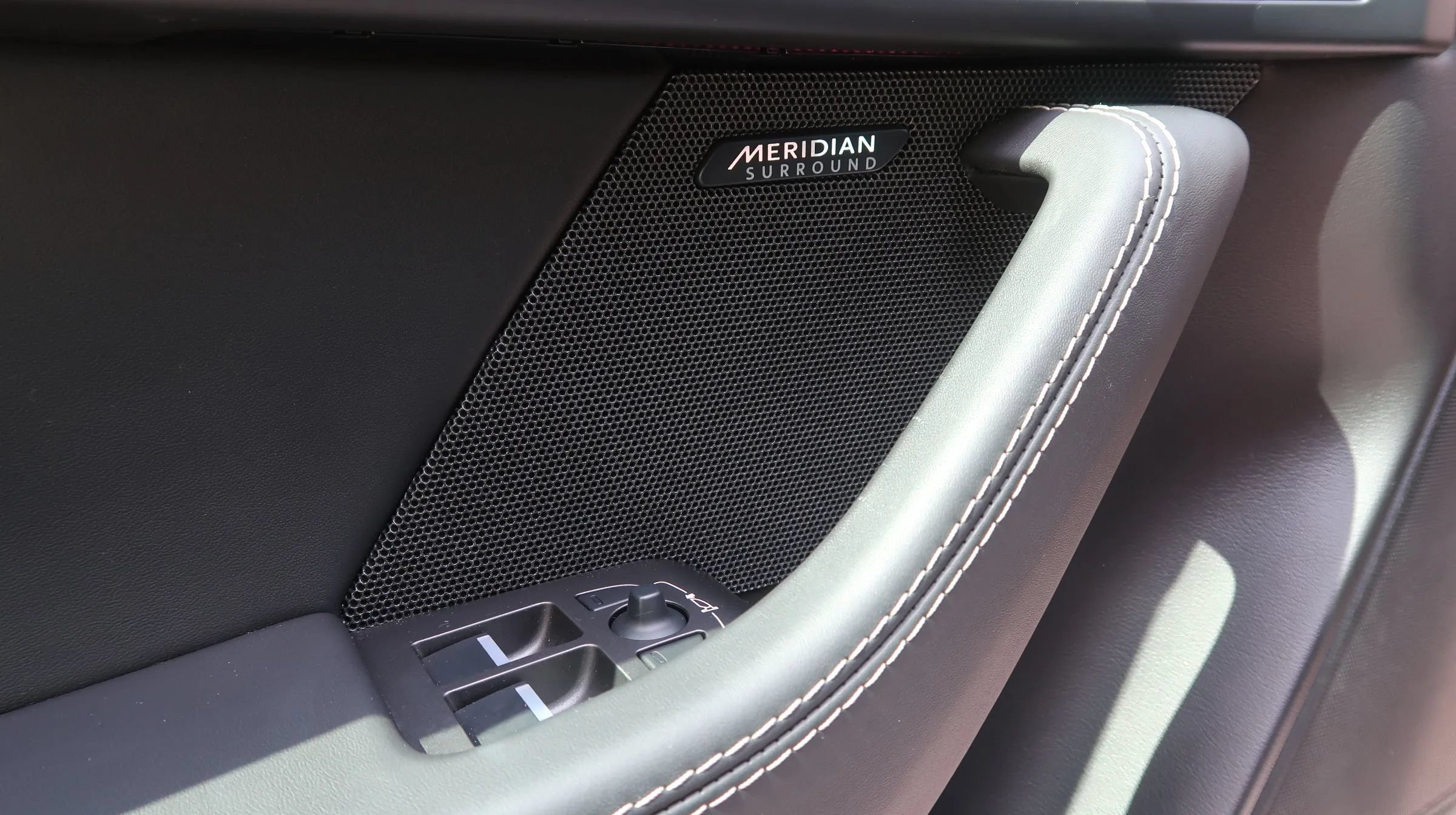 Used 2020 Jaguar F-TYPE R AWD/4WD image 23