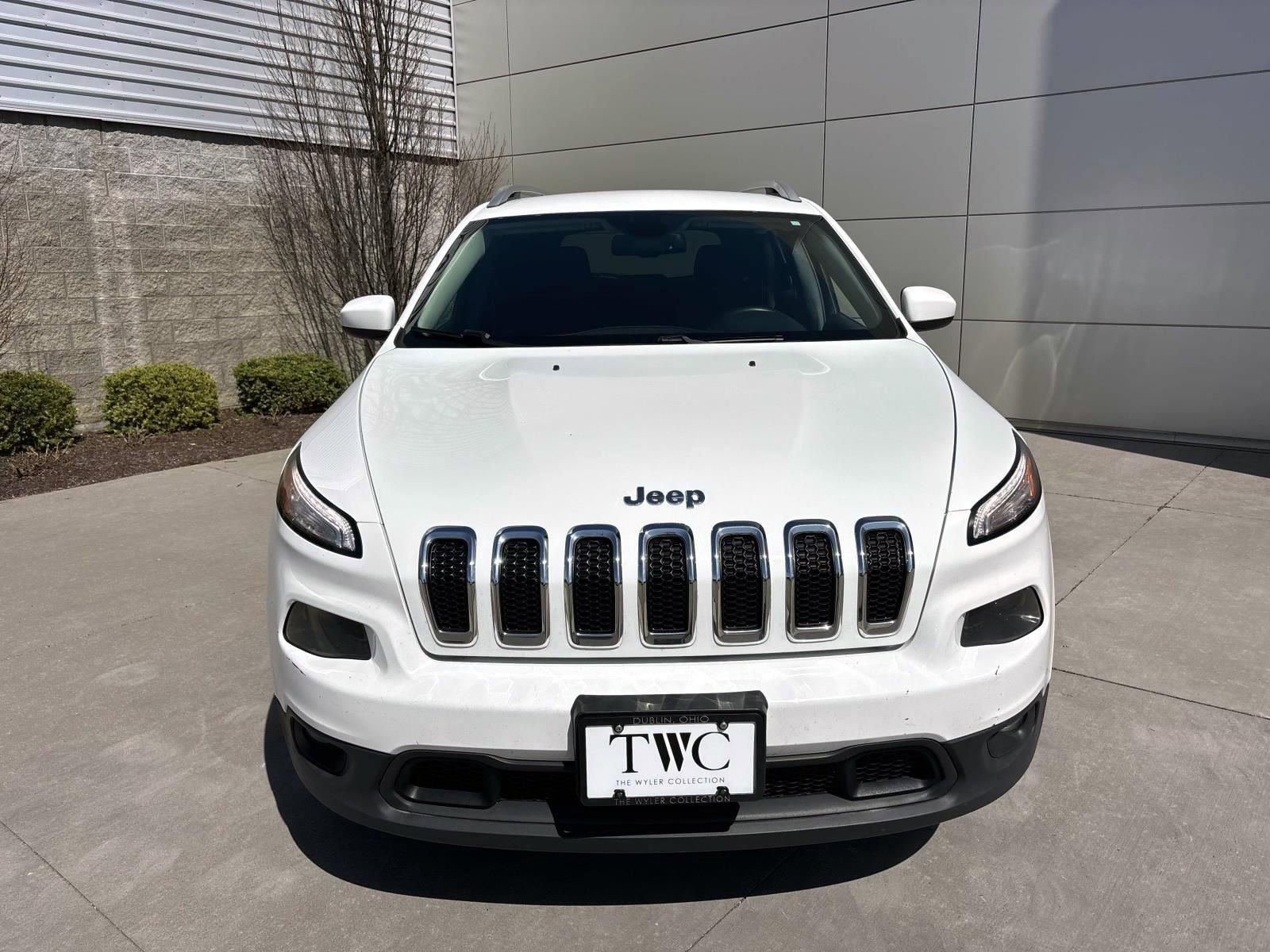 Used 2017 Jeep Cherokee Latitude w/ Comfort/Convenience Group FWD image 2