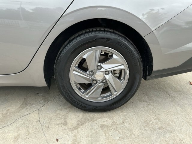 Certified 2024 Hyundai Elantra SE FWD image 35