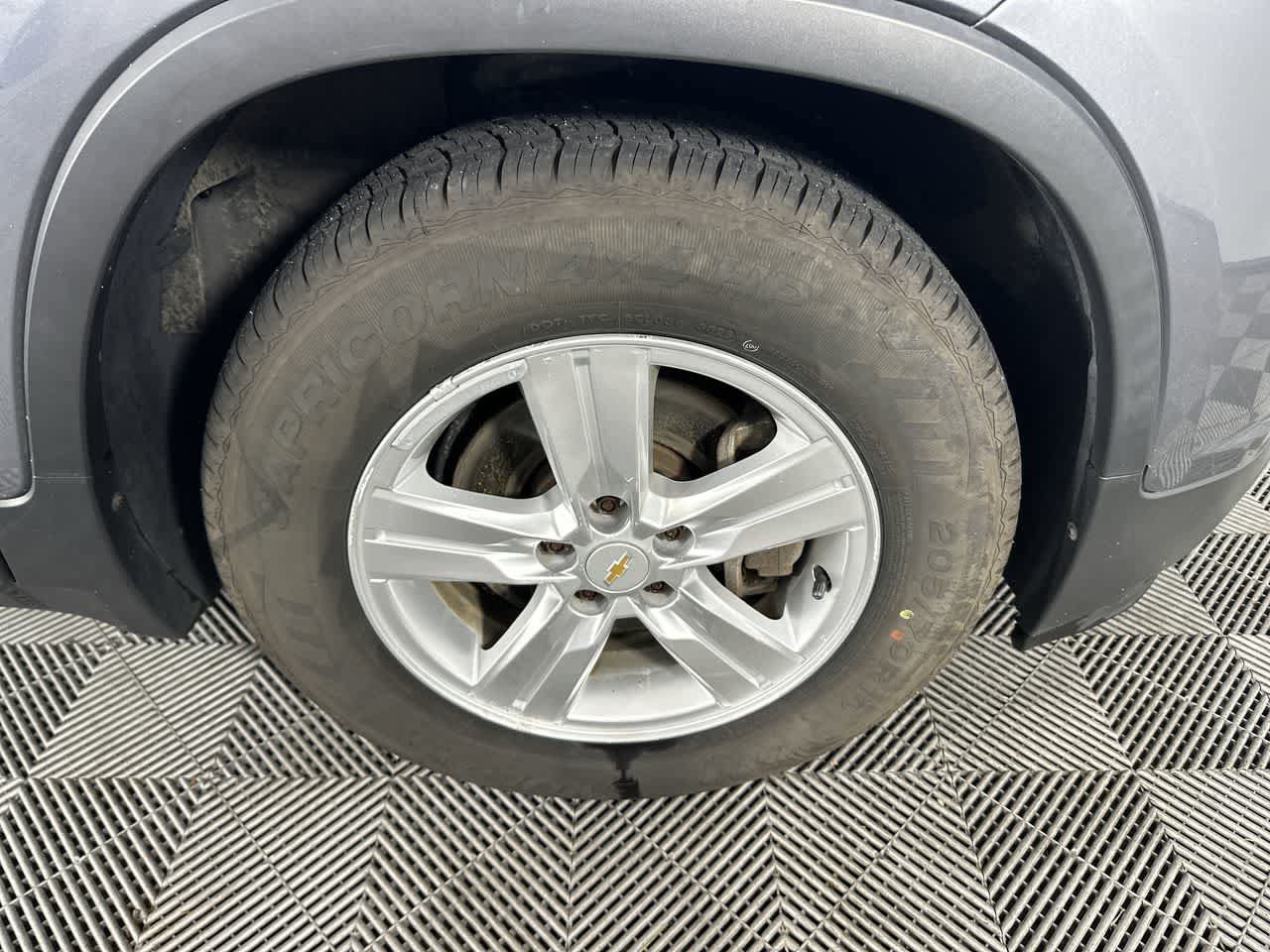Used 2015 Chevrolet Trax LT w/ LT Sun and Sound Package FWD image 10