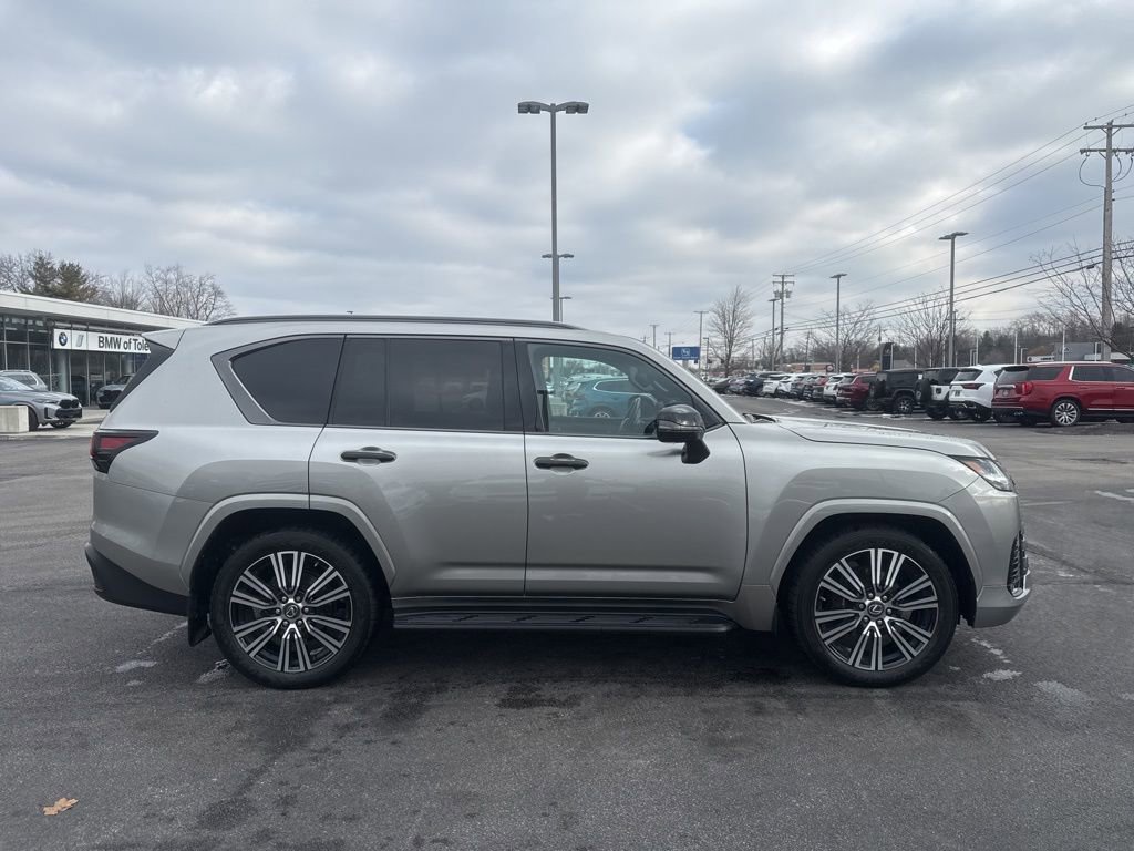 Used 2023 Lexus LX 600 4WD w/ Luxury Package image 25