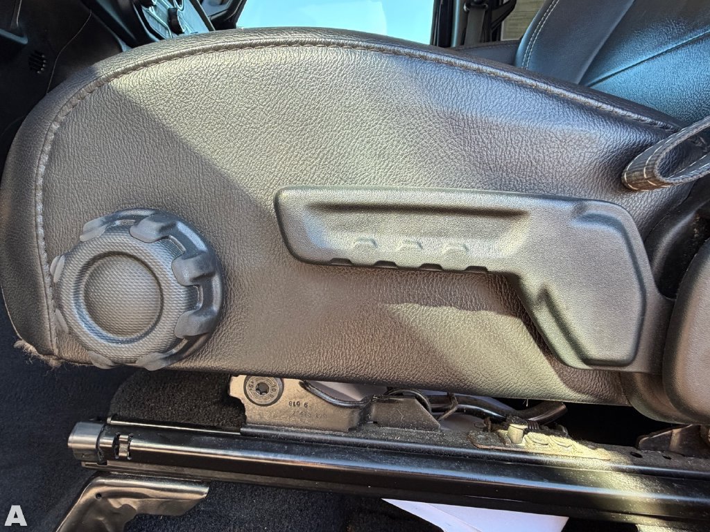 Used 2019 Jeep Wrangler Unlimited Sahara AWD/4WD image 15
