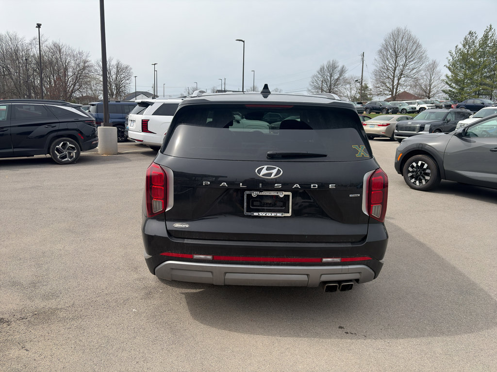 Used 2023 Hyundai Palisade Limited image 4