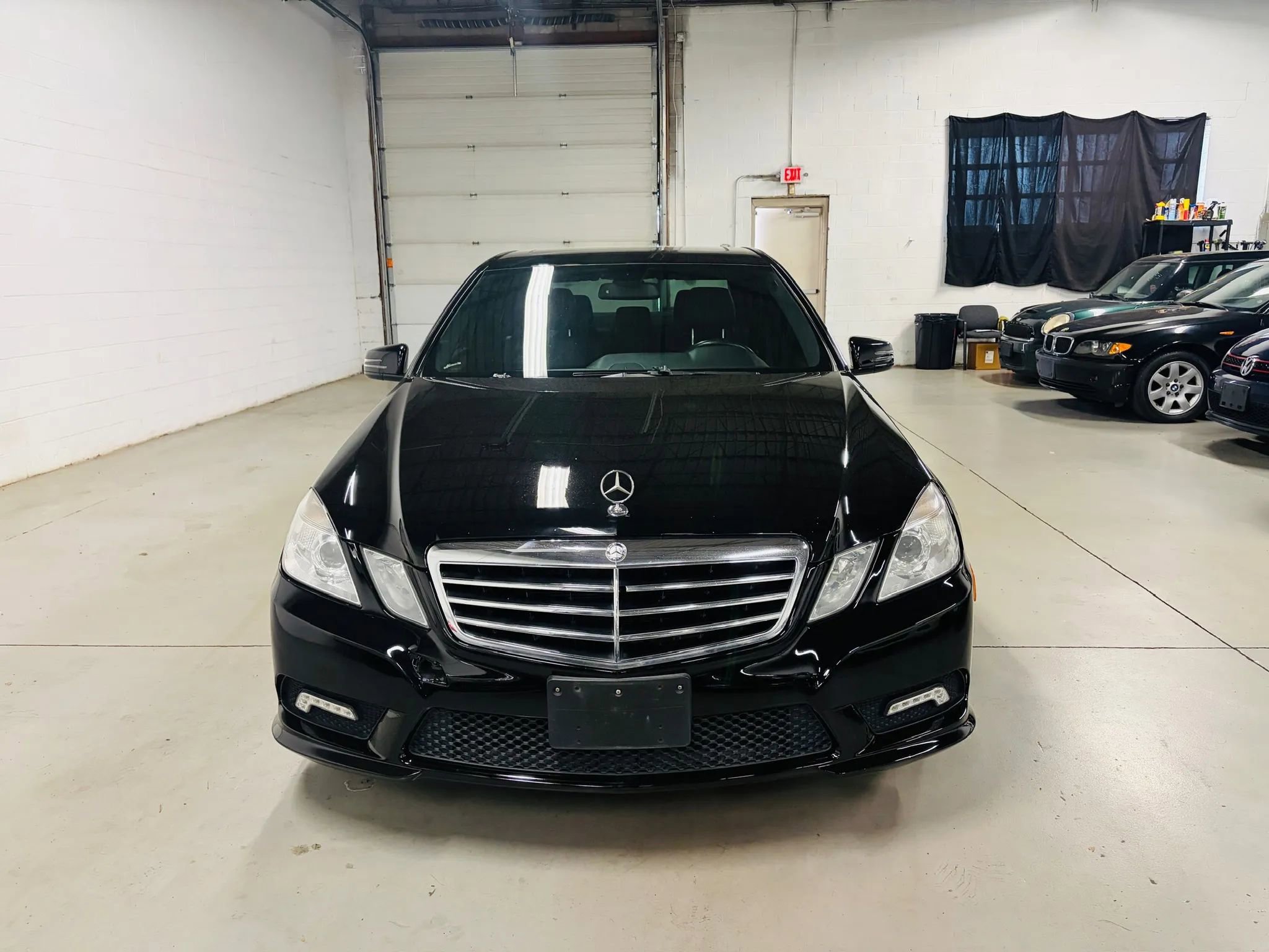 Used 2011 Mercedes-Benz E 350 4MATIC Sedan image 3