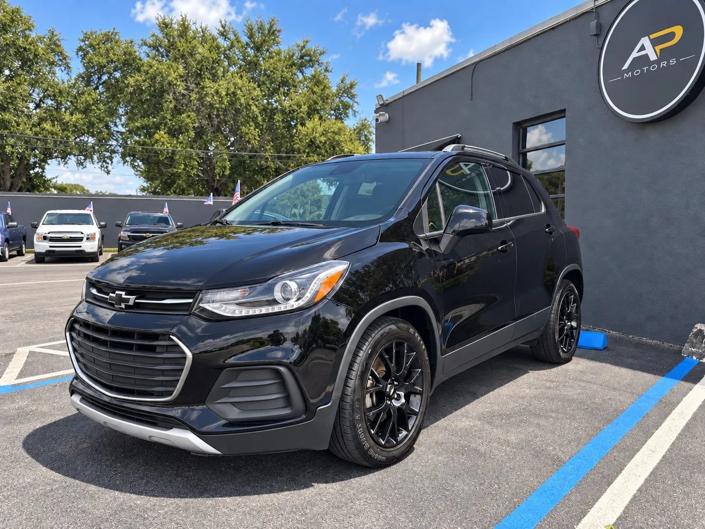 Used 2021 Chevrolet Trax LT w/ Midnight Edition FWD image 4
