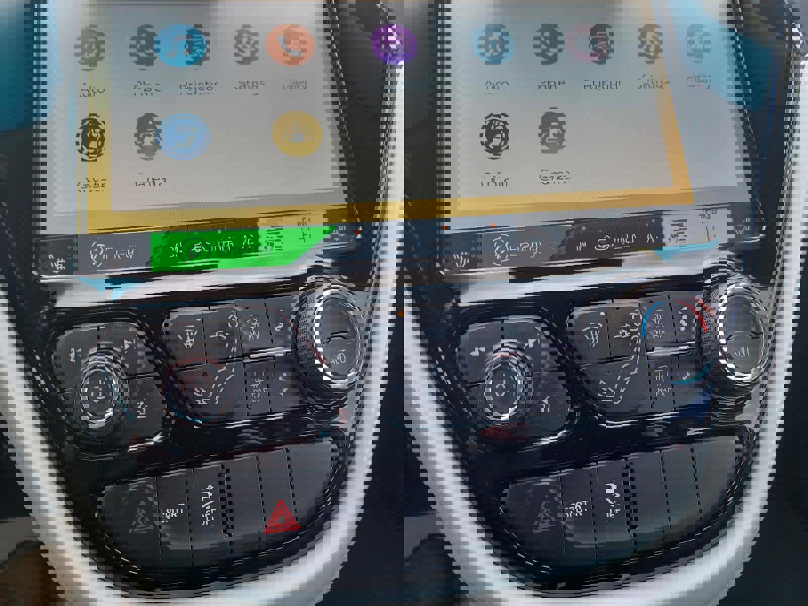 Used 2019 Chevrolet Bolt Premier w/ Infotainment Package image 12