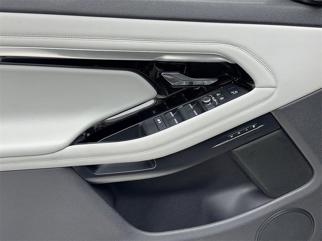 Used 2021 Land Rover Range Rover Evoque R-Dynamic SE image 37