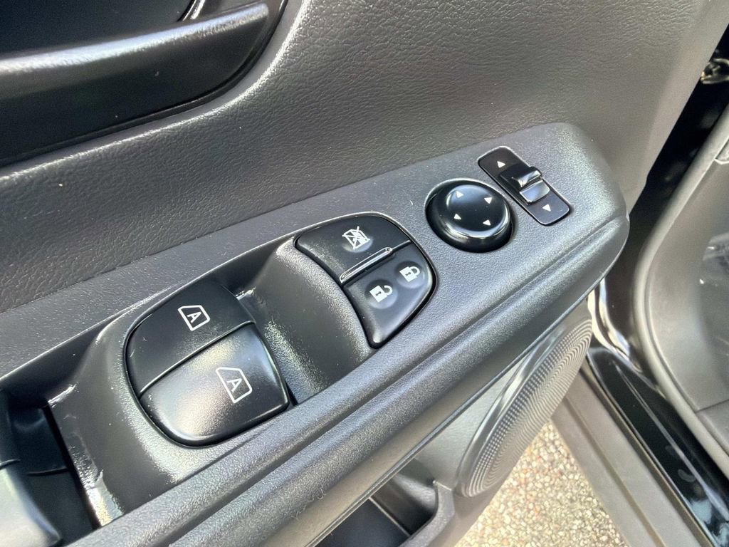 Certified 2025 Nissan Kicks Play S image 18