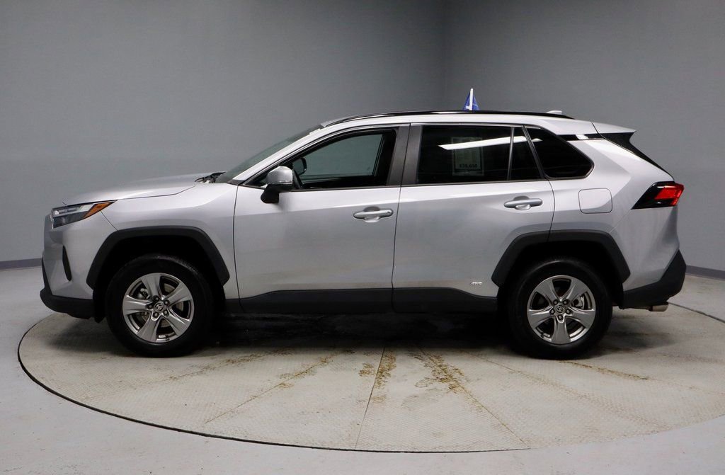 Used 2025 Toyota RAV4 XLE image 8