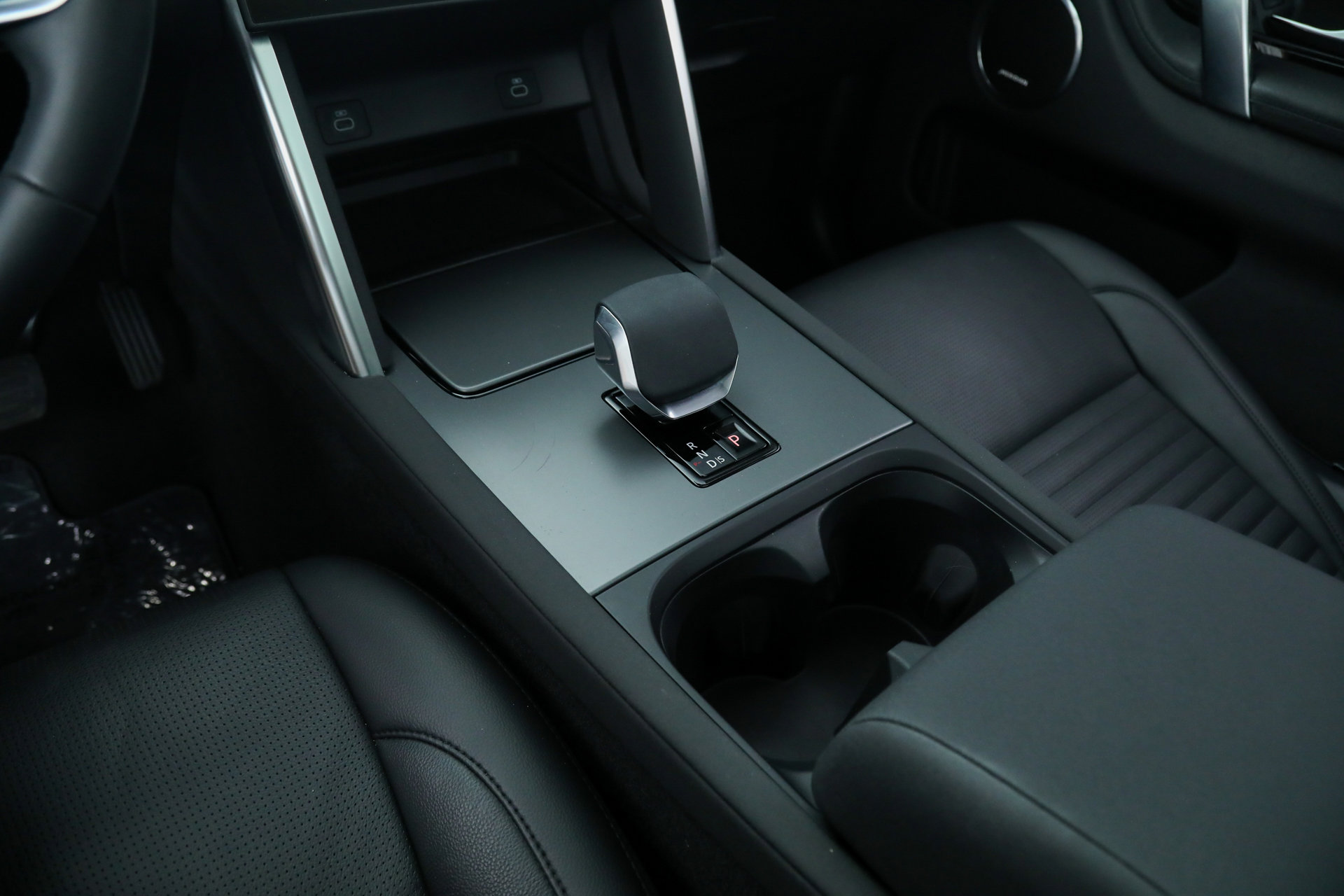 Used 2024 Land Rover Discovery Sport S image 29