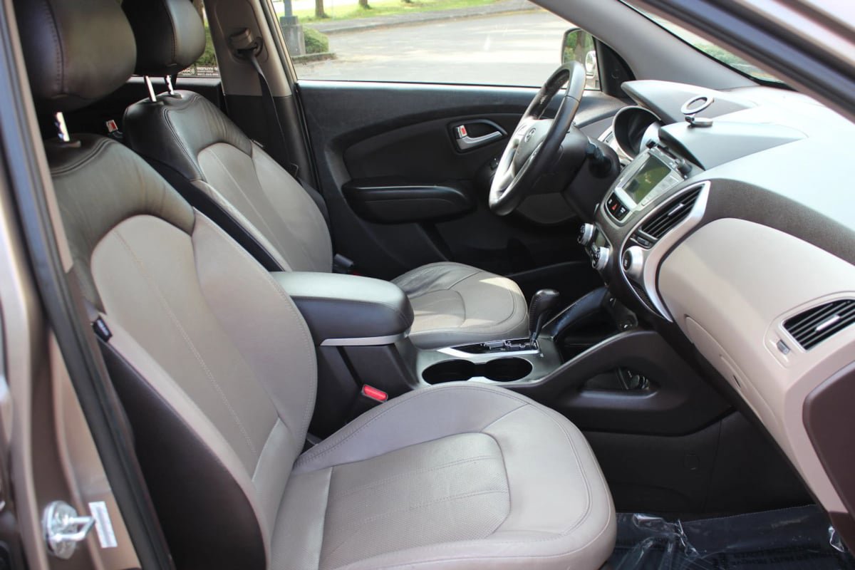 Used 2013 Hyundai Tucson Limited w/ Premium Pkg AWD/4WD image 23